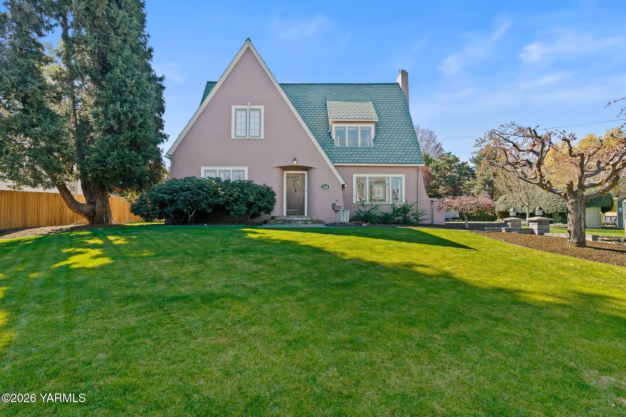 2908 Summitview Avenue Yakima, WA 98902 - Photo 1 of 48 7_2908 Summitview Ave-4