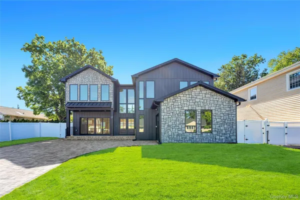 $1,902,000 | 61 Stephen Drive, Plainview, NY 11803