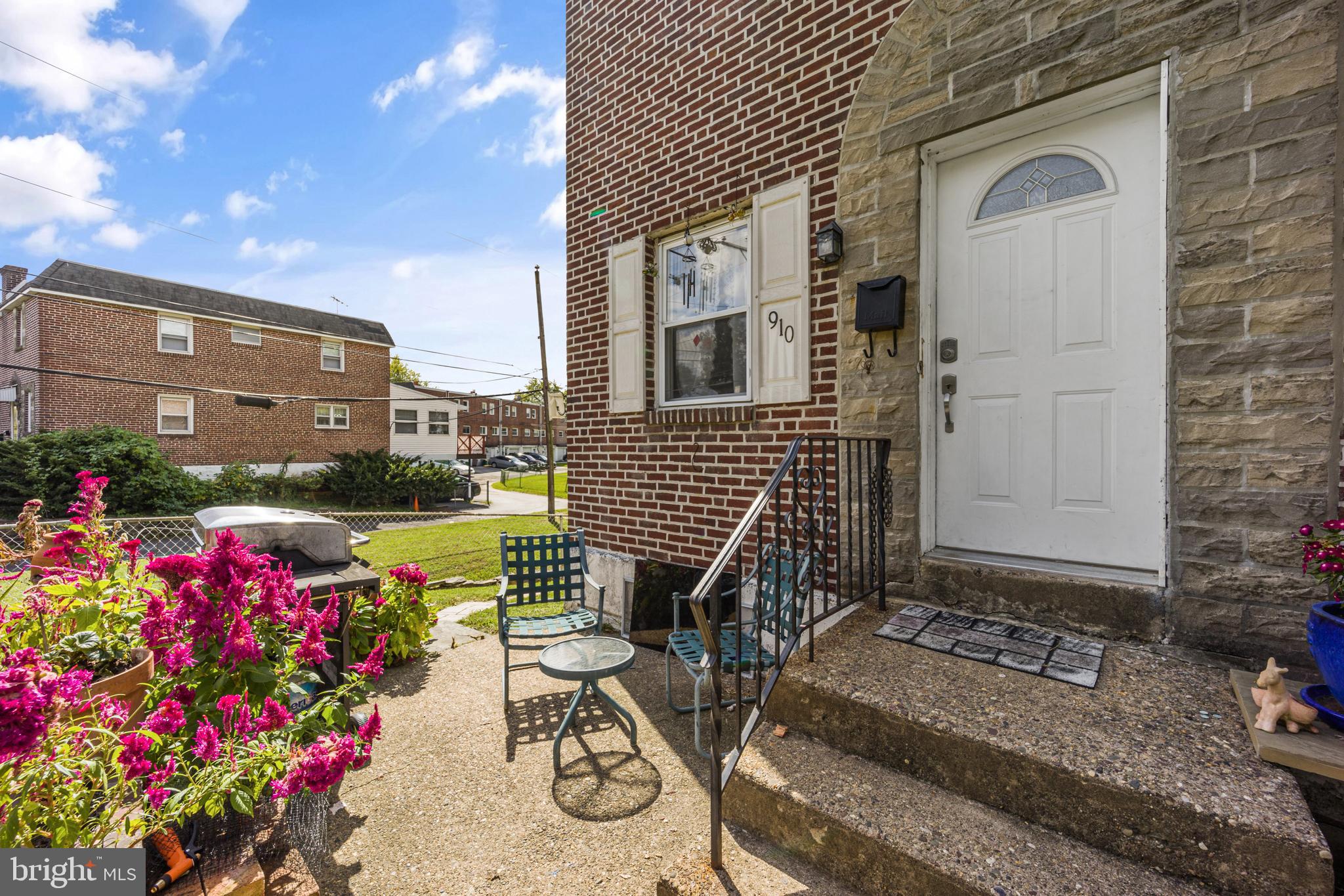 910 Grant Road Folcroft, PA 19032 - Photo 4 of 35