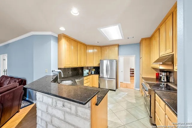 $785,000 | 100 Glen Lakes Court West, Ingram, TX 78025