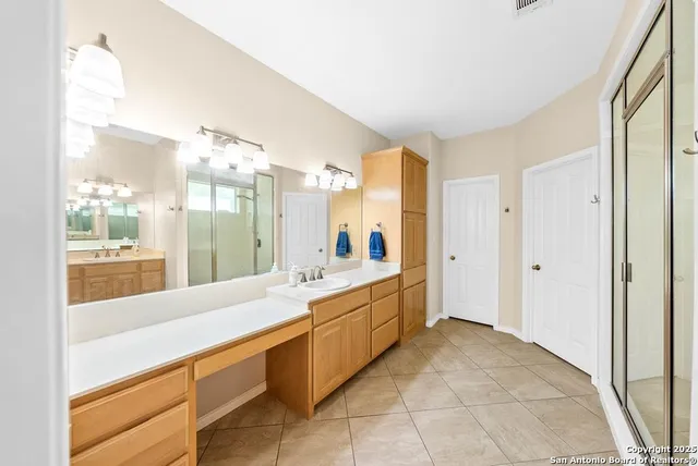 $785,000 | 100 Glen Lakes Court West, Ingram, TX 78025