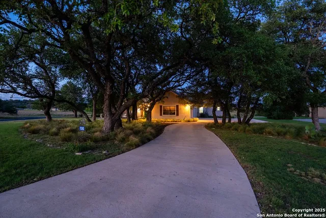 $785,000 | 100 Glen Lakes Court West, Ingram, TX 78025
