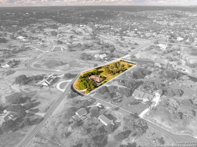 $785,000 | 100 Glen Lakes Court West, Ingram, TX 78025