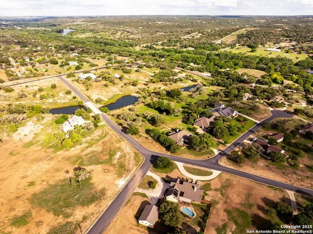 $785,000 | 100 Glen Lakes Court West, Ingram, TX 78025