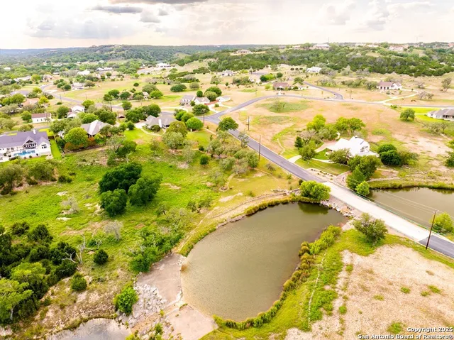 $785,000 | 100 Glen Lakes Court West, Ingram, TX 78025