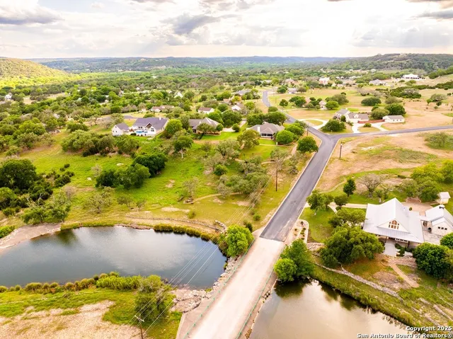 $785,000 | 100 Glen Lakes Court West, Ingram, TX 78025