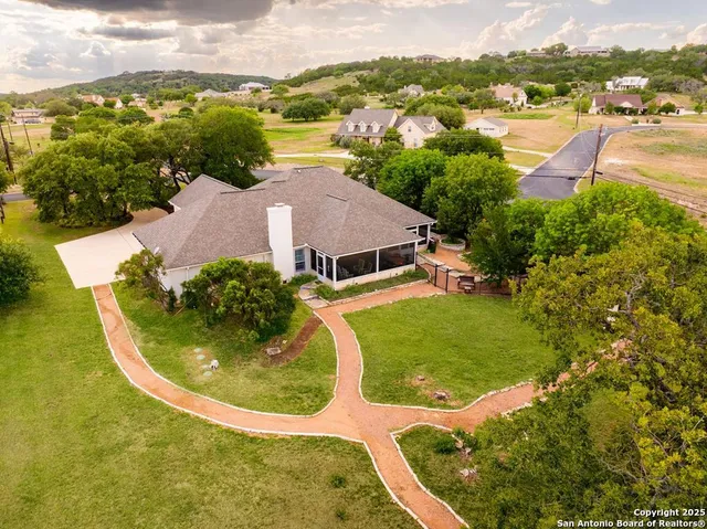 $785,000 | 100 Glen Lakes Court West, Ingram, TX 78025