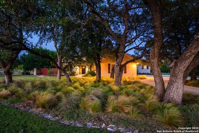 $785,000 | 100 Glen Lakes Court West, Ingram, TX 78025