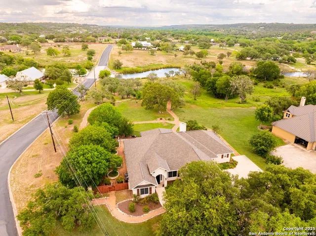 $785,000 | 100 Glen Lakes Court West, Ingram, TX 78025