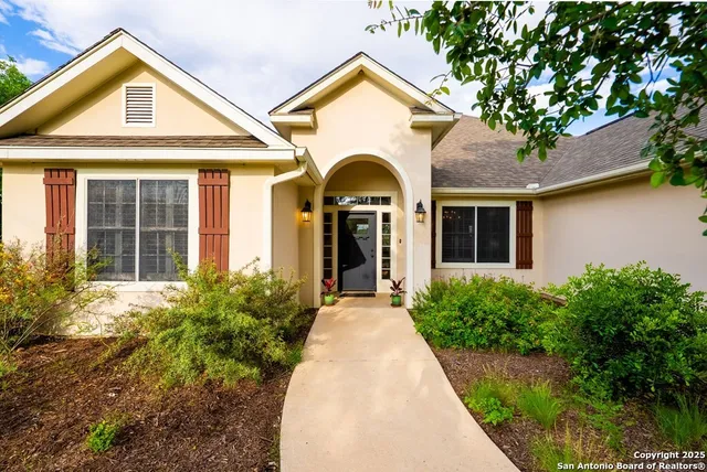 $785,000 | 100 Glen Lakes Court West, Ingram, TX 78025