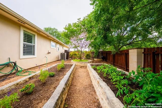 $785,000 | 100 Glen Lakes Court West, Ingram, TX 78025