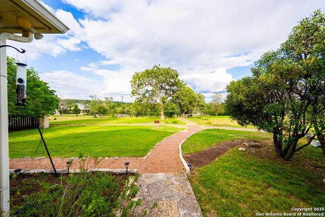 $785,000 | 100 Glen Lakes Court West, Ingram, TX 78025