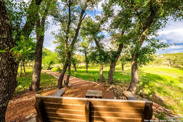 $785,000 | 100 Glen Lakes Court West, Ingram, TX 78025