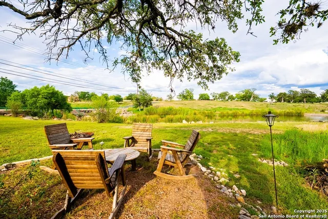 $785,000 | 100 Glen Lakes Court West, Ingram, TX 78025