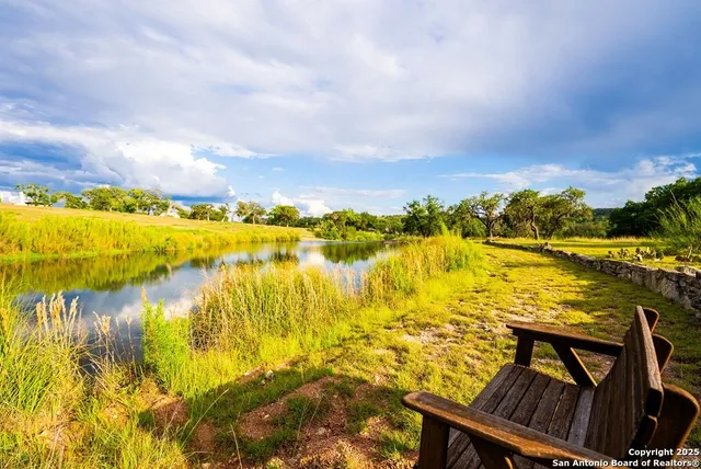 $785,000 | 100 Glen Lakes Court West, Ingram, TX 78025