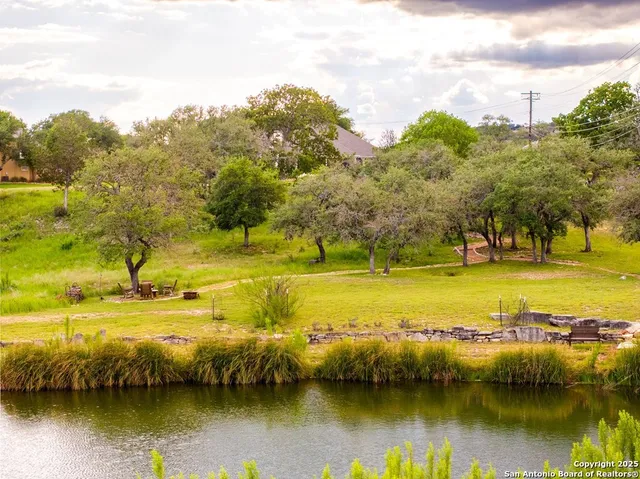 $785,000 | 100 Glen Lakes Court West, Ingram, TX 78025