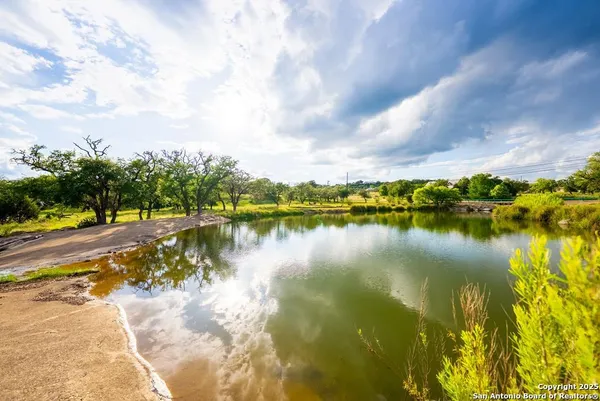 $785,000 | 100 Glen Lakes Court West, Ingram, TX 78025