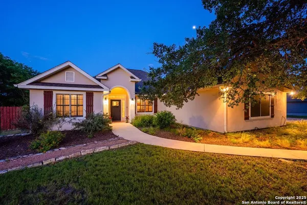 $785,000 | 100 Glen Lakes Court West, Ingram, TX 78025