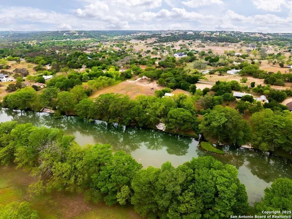 $785,000 | 100 Glen Lakes Court West, Ingram, TX 78025