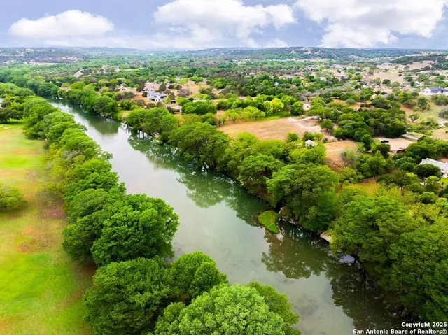 $785,000 | 100 Glen Lakes Court West, Ingram, TX 78025