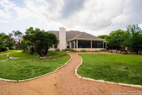 $785,000 | 100 Glen Lakes Court West, Ingram, TX 78025