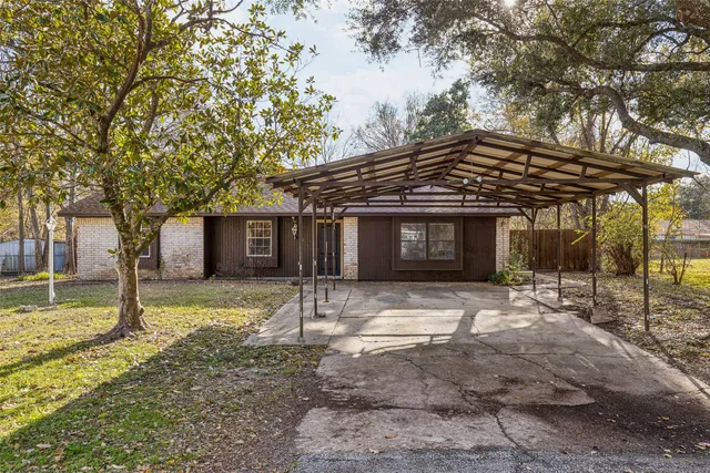 $1,800 | 114 Leigh Anne Street, Huntsville, TX 77320