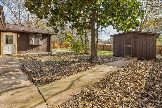 $1,800 | 114 Leigh Anne Street, Huntsville, TX 77320