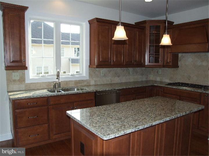 136 North Hillcrest Road Springfield, PA 19064 - Photo 7 of 15 Kitchen