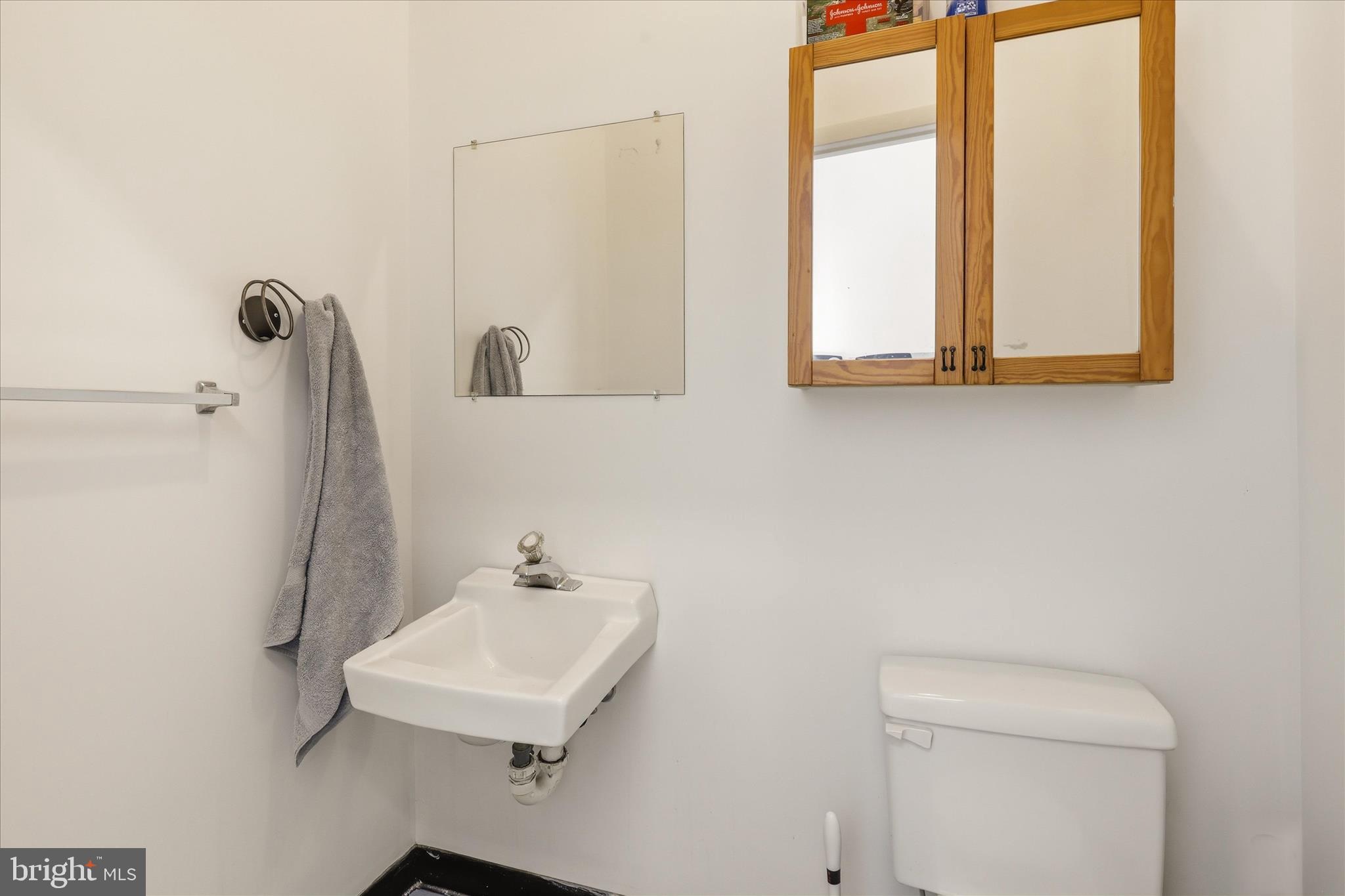 927 Buckhorn Road Sykesville, MD 21784 - Photo 80 of 147 a bathroom with a sink a toilet and a mirror