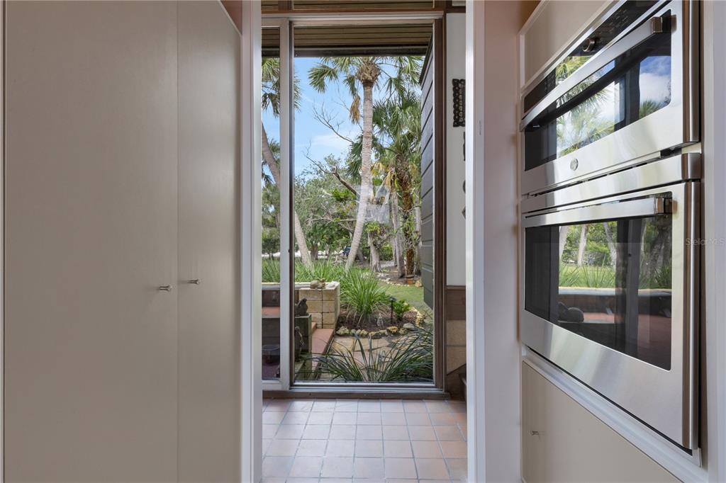 62 Sandy Hook Road South Sarasota, FL 34242 - Photo 12 of 66