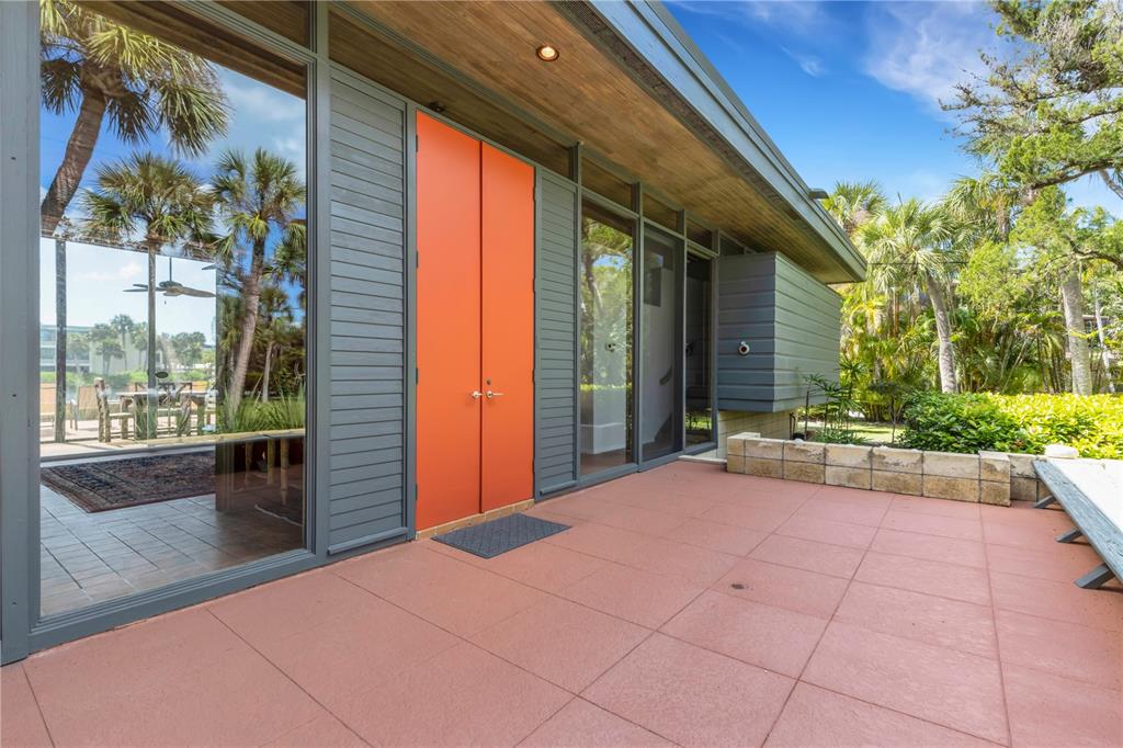 62 Sandy Hook Road South Sarasota, FL 34242 - Photo 4 of 66