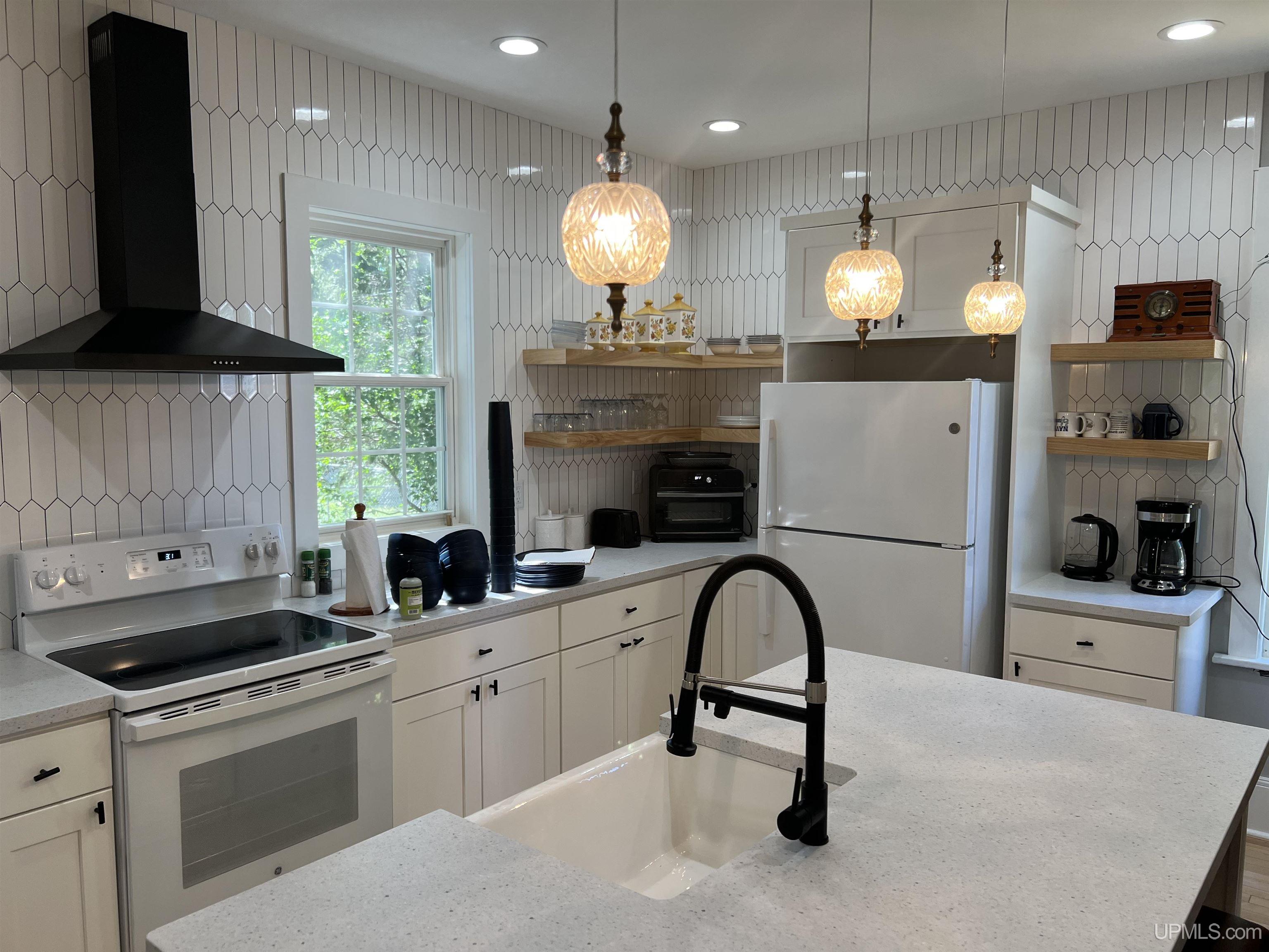 95 3rd Street Laurium, MI 49913 - Photo 4 of 38