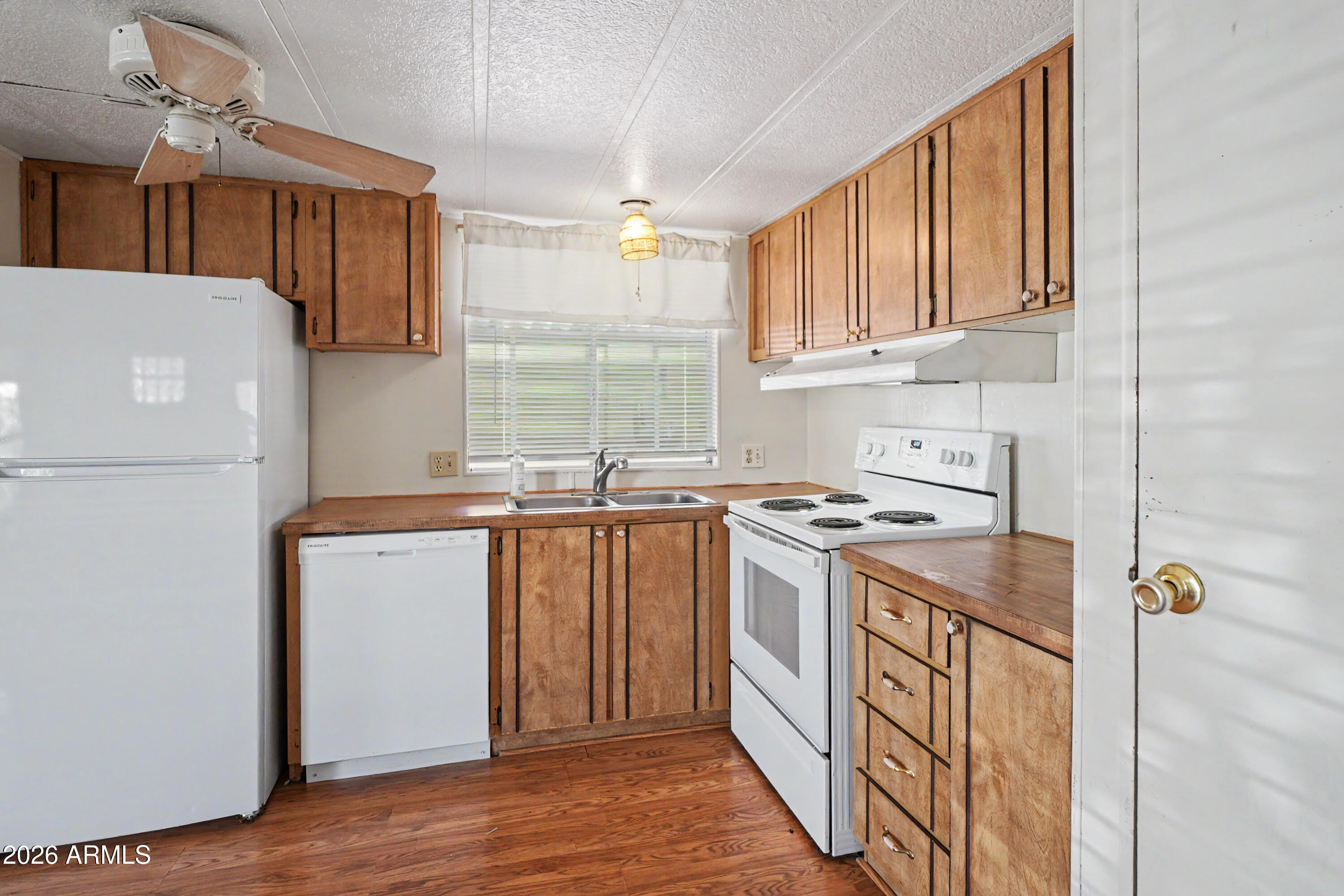 2605 South Tomahawk Road, Unit 65 Apache Junction, AZ 85119 - Photo 5 of 14