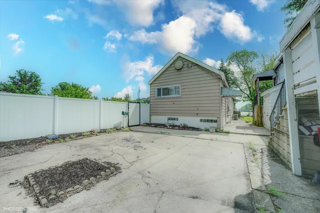 $255,000 | 10002 South Torrence Avenue, Chicago, IL 60617