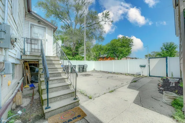 $255,000 | 10002 South Torrence Avenue, Chicago, IL 60617