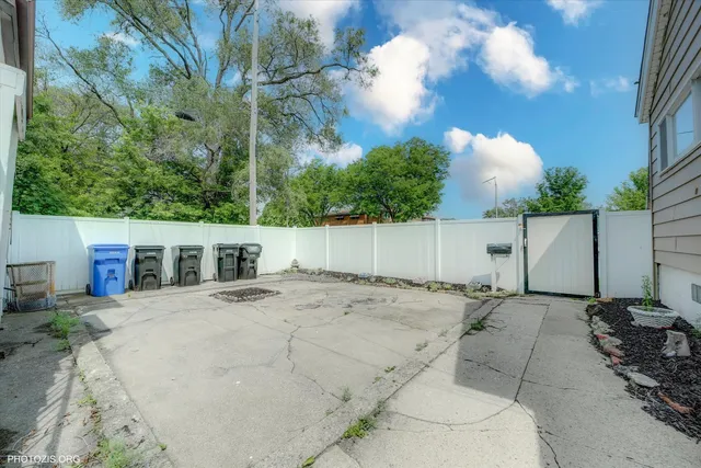$255,000 | 10002 South Torrence Avenue, Chicago, IL 60617