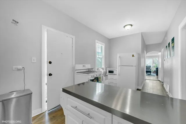 $255,000 | 10002 South Torrence Avenue, Chicago, IL 60617