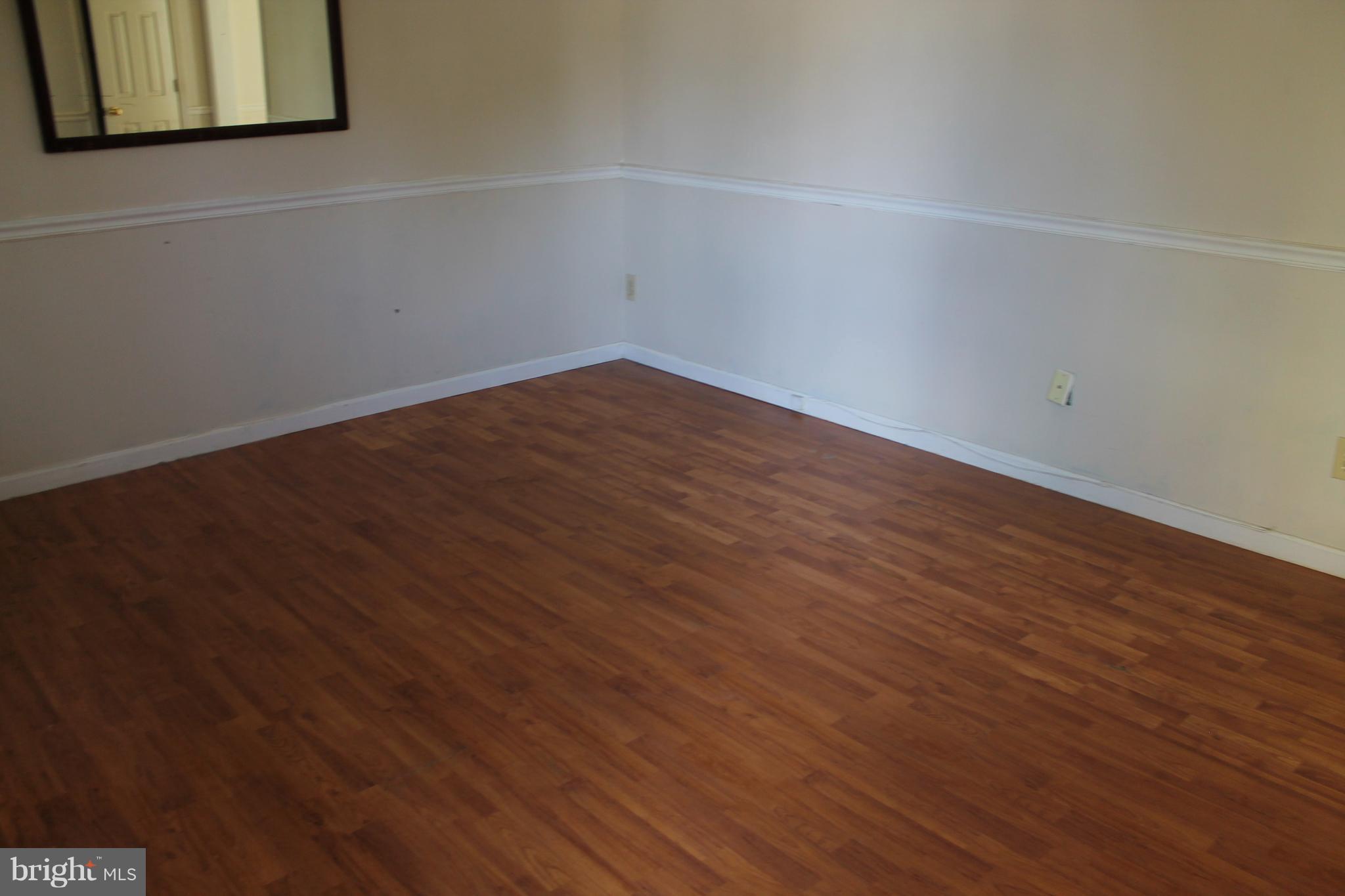 513 Ridgefield Avenue Stephens City, VA 22655 - Photo 6 of 11 Living Room
