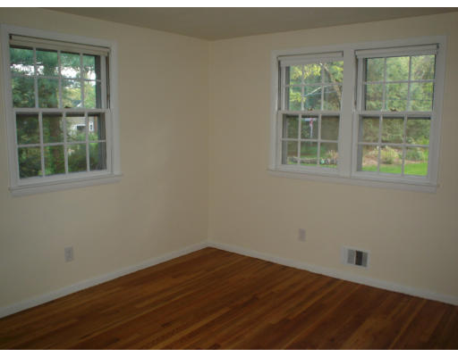 18 Hickory Road Sudbury, MA 01776 - Photo 14 of 20 Gallery Image 14