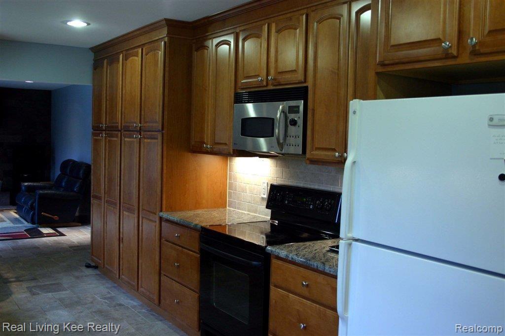 597 South Fieldstone Drive Rochester, MI 48309 - Photo 4 of 21 IMG_1328.jpg