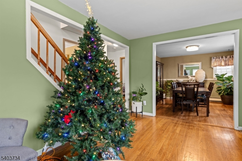 148 Locust Drive Union, NJ 07083 - Photo 5 of 34 a lobby with furniture and flowers