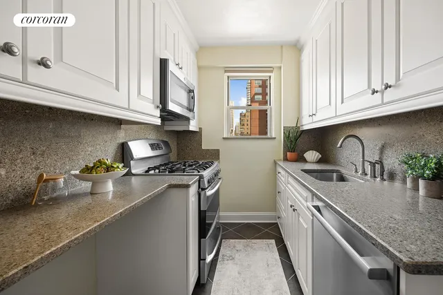 $1,099,000 | 300 East 71st Street, Unit 11N | Lenox Hill