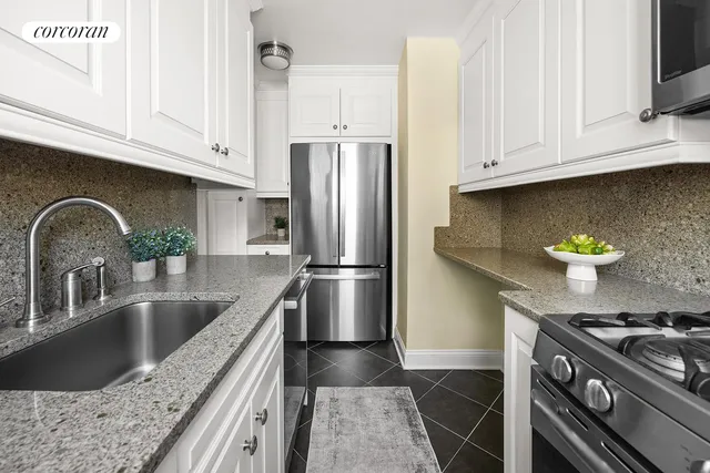 $1,099,000 | 300 East 71st Street, Unit 11N | Lenox Hill