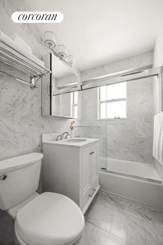 $1,099,000 | 300 East 71st Street, Unit 11N | Lenox Hill