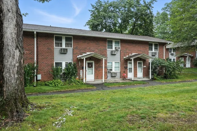 $170,000 | 125 Manor Court, Unit 125, Springfield, MA 01118