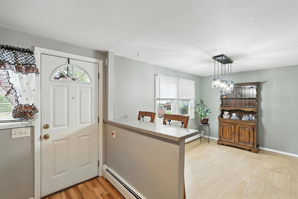 125 Manor Court, Unit 125 Springfield, MA 01118 - Photo 4 of 23