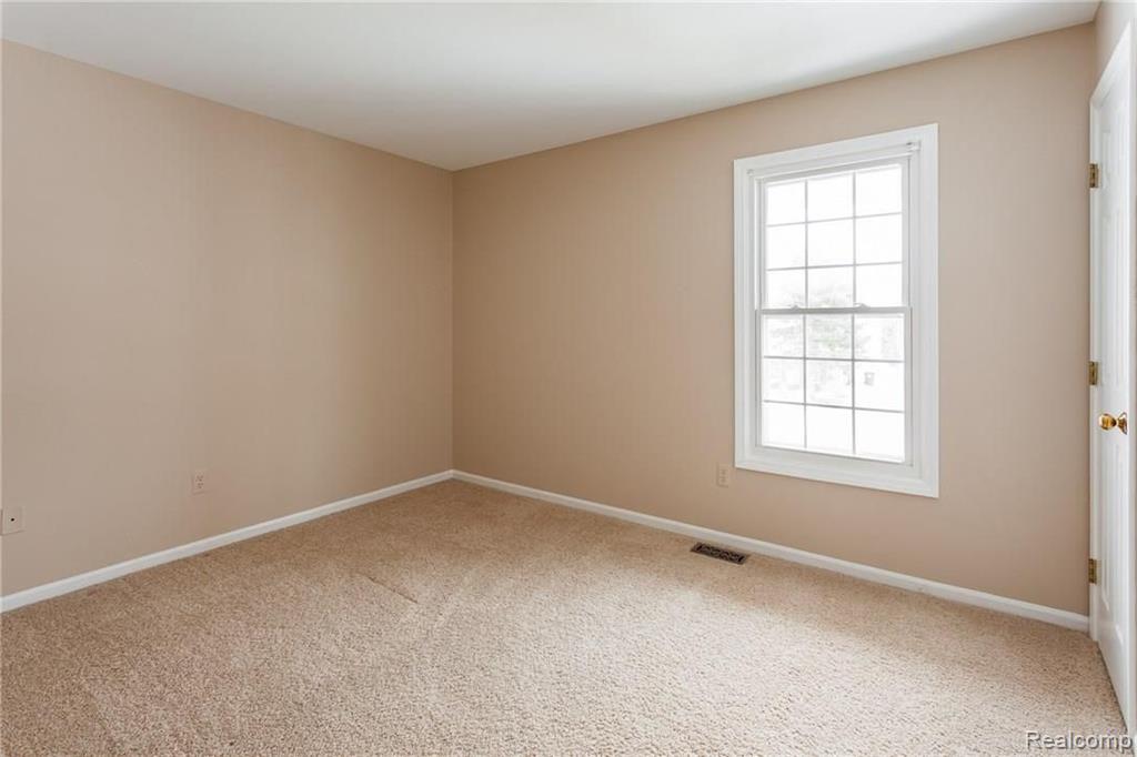 2360 Millbrook Court Rochester Hills, MI 48306 - Photo 16 of 25