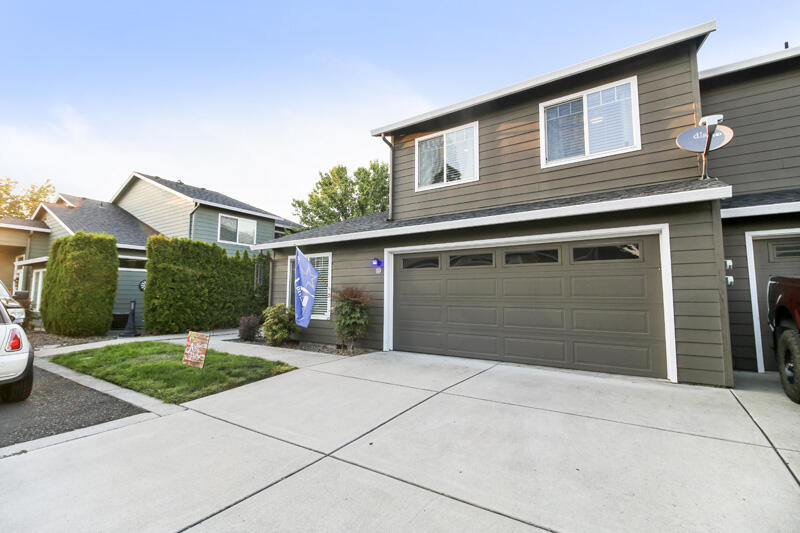 343 Live Oak Loop Central Point, OR 97502 - Photo 1 of 28 1
