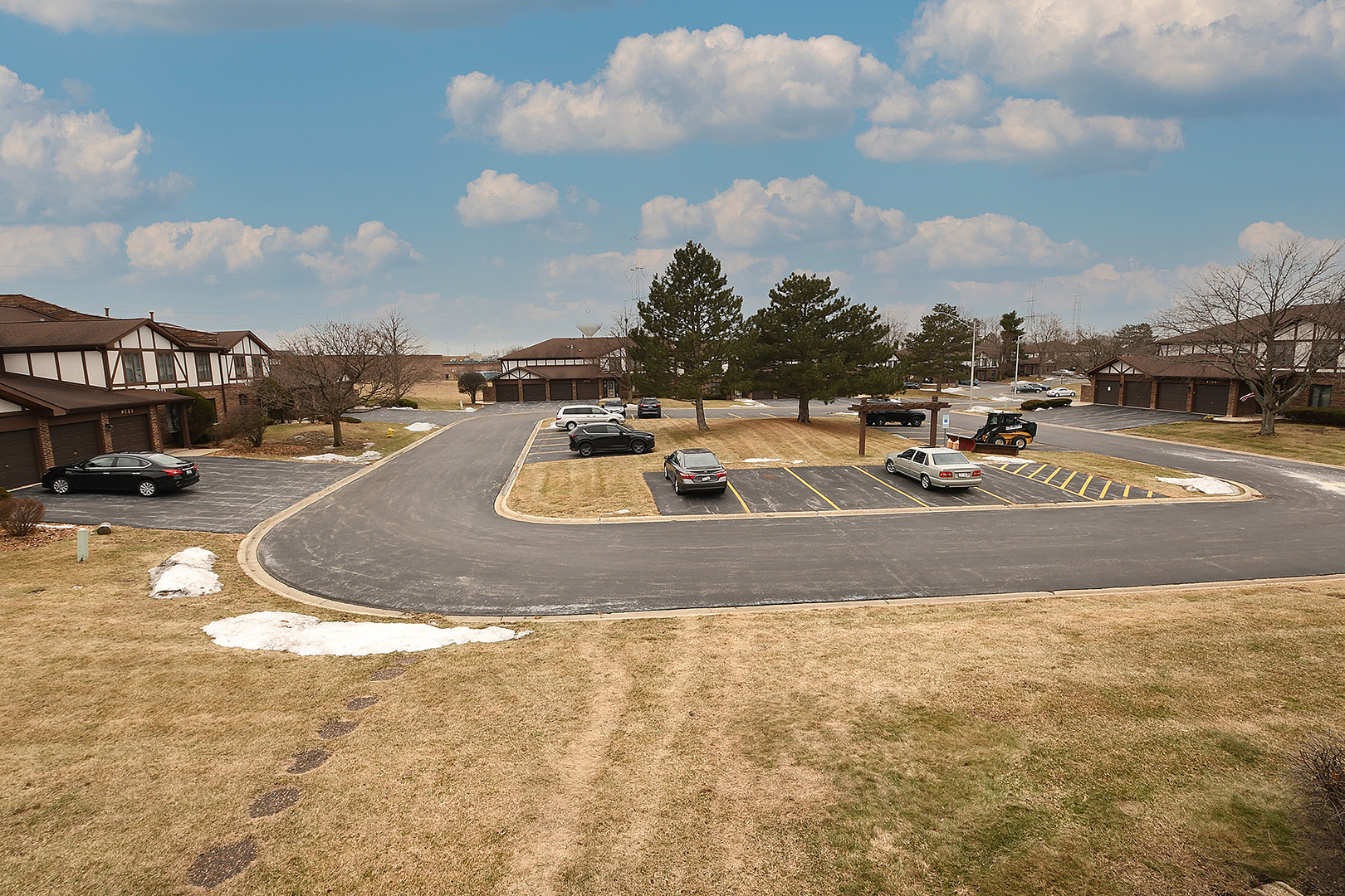 9722 West Creek Road, Unit E2 Palos Park, IL 60464 - Photo 11 of 18 a view of a swimming pool with seating area