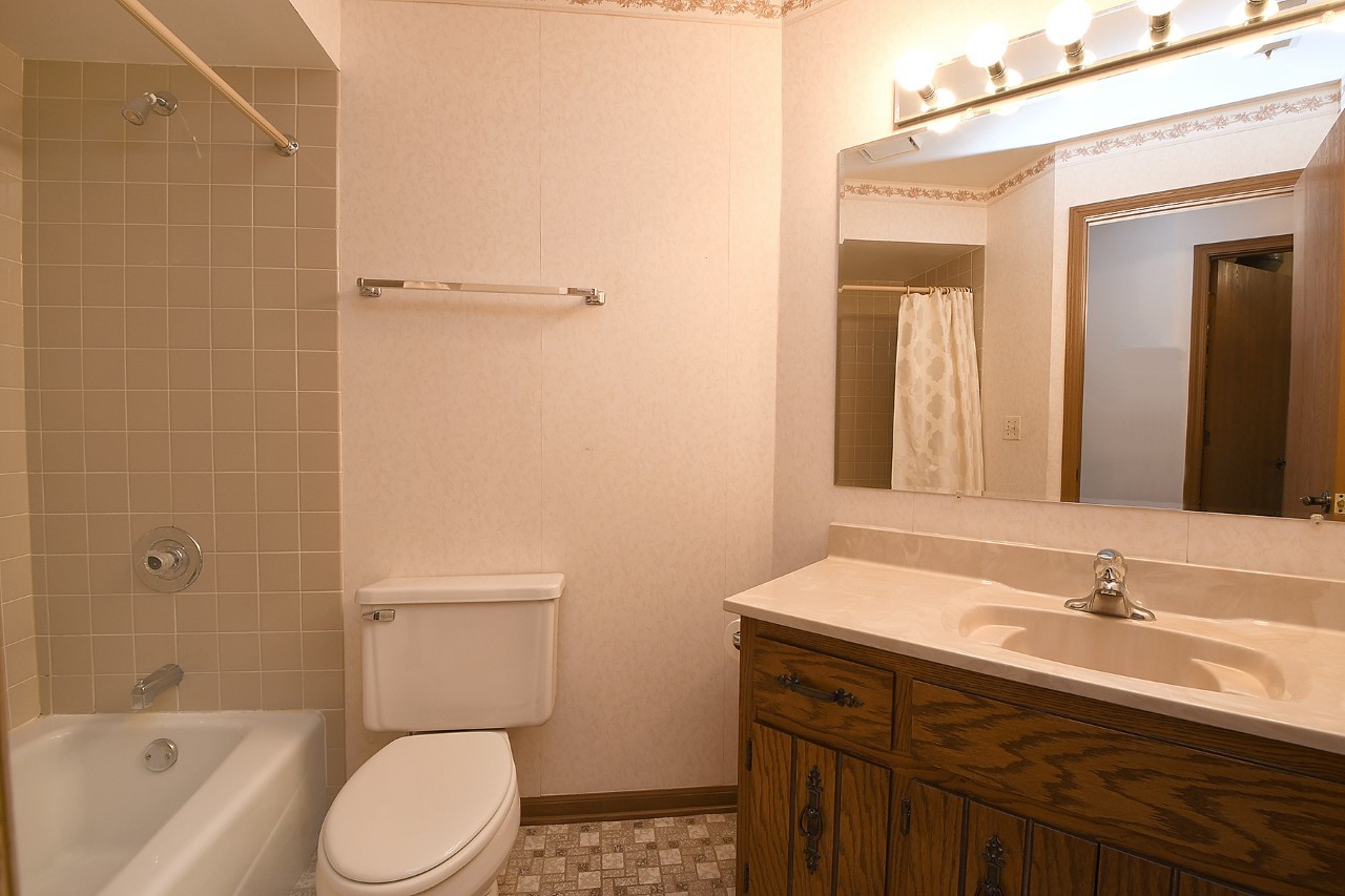 9722 West Creek Road, Unit E2 Palos Park, IL 60464 - Photo 13 of 18 a bathroom with a sink a toilet and shower